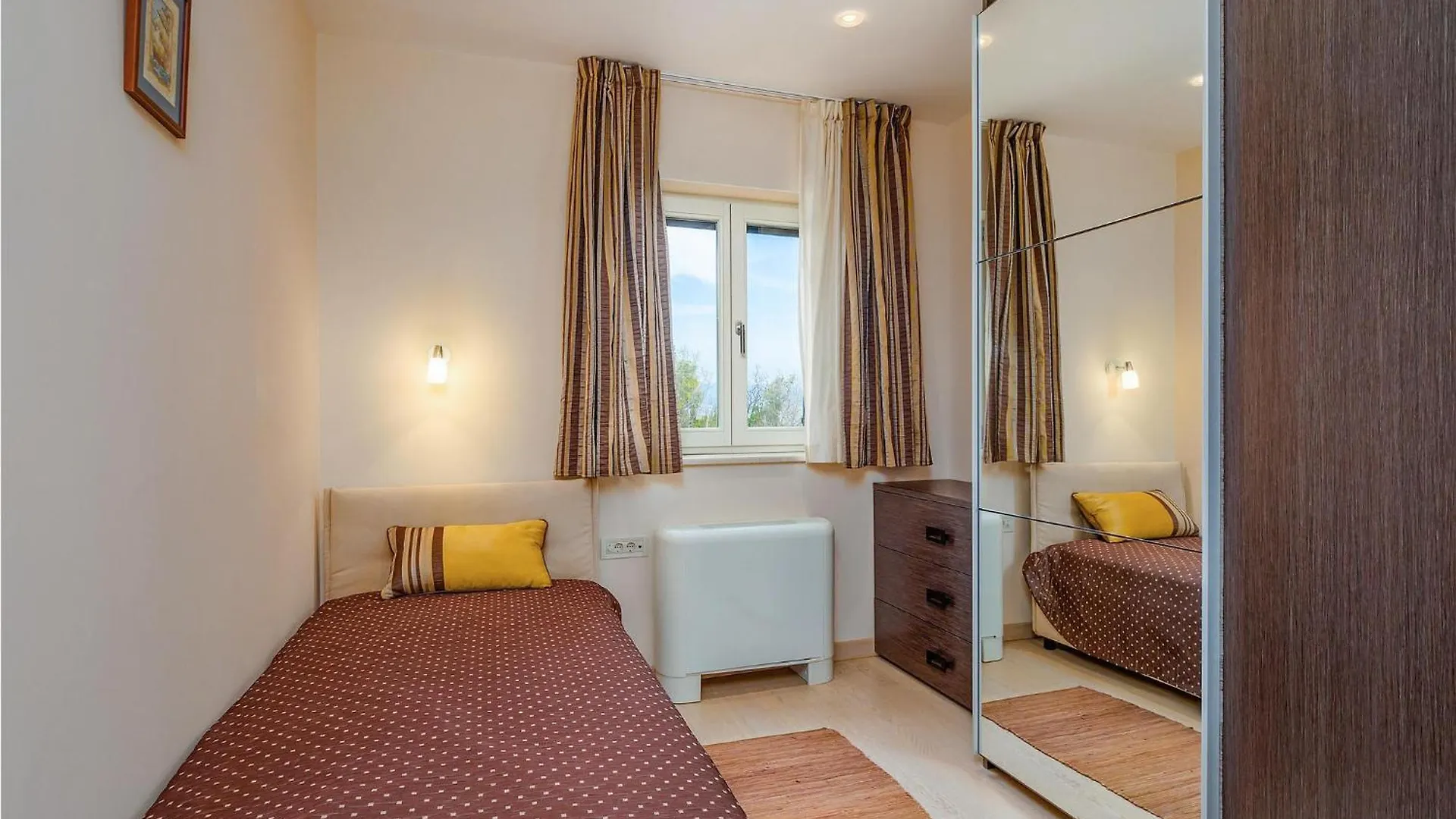 Beach Front Apartment In Mošćenička Draga