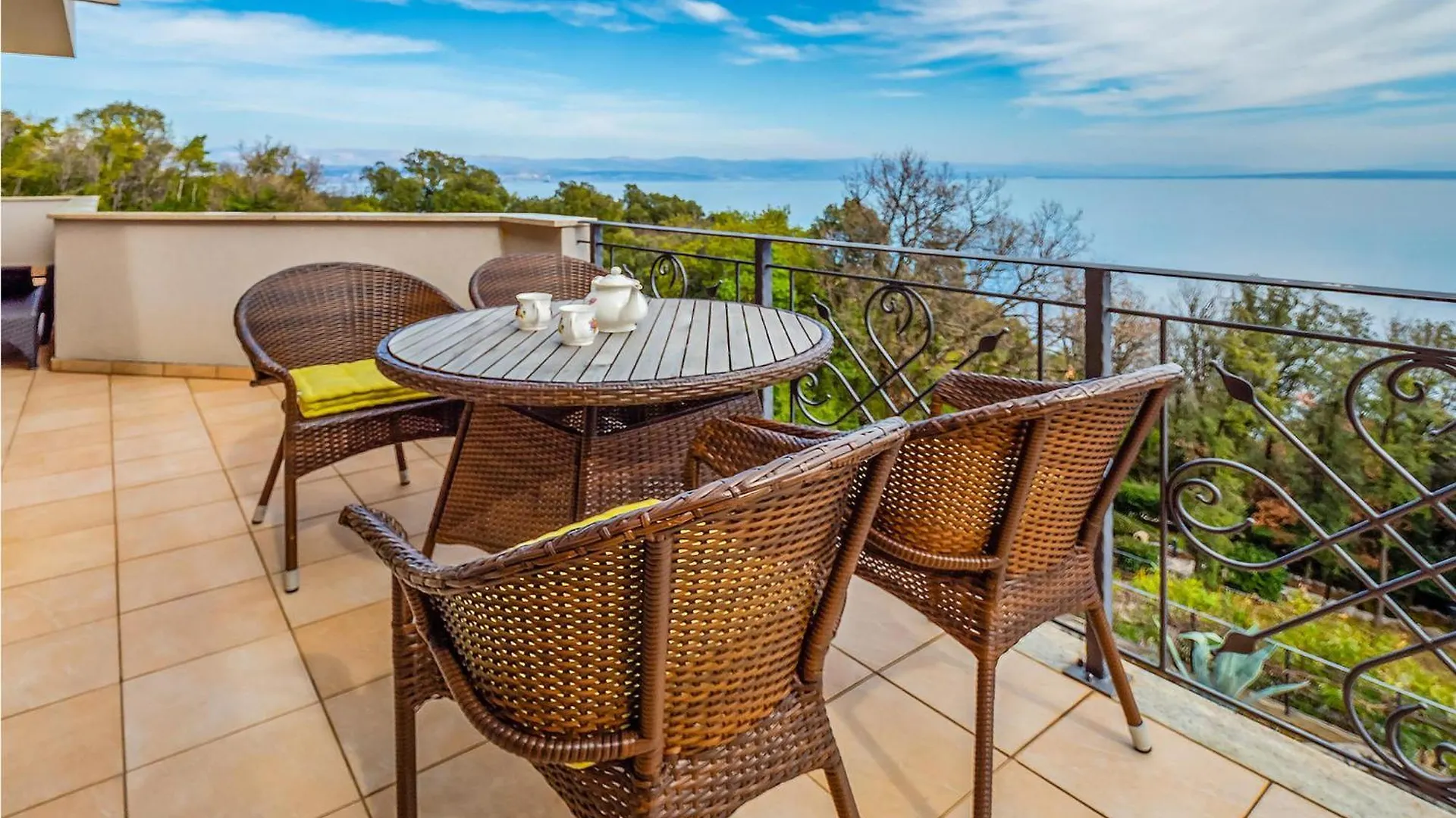 Beach Front Apartment In Mošćenička Draga