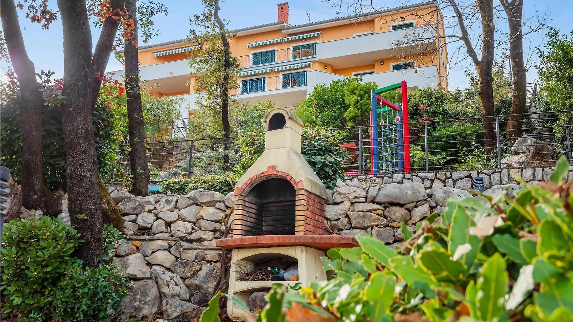 Beach Front Apartment In Mošćenička Draga