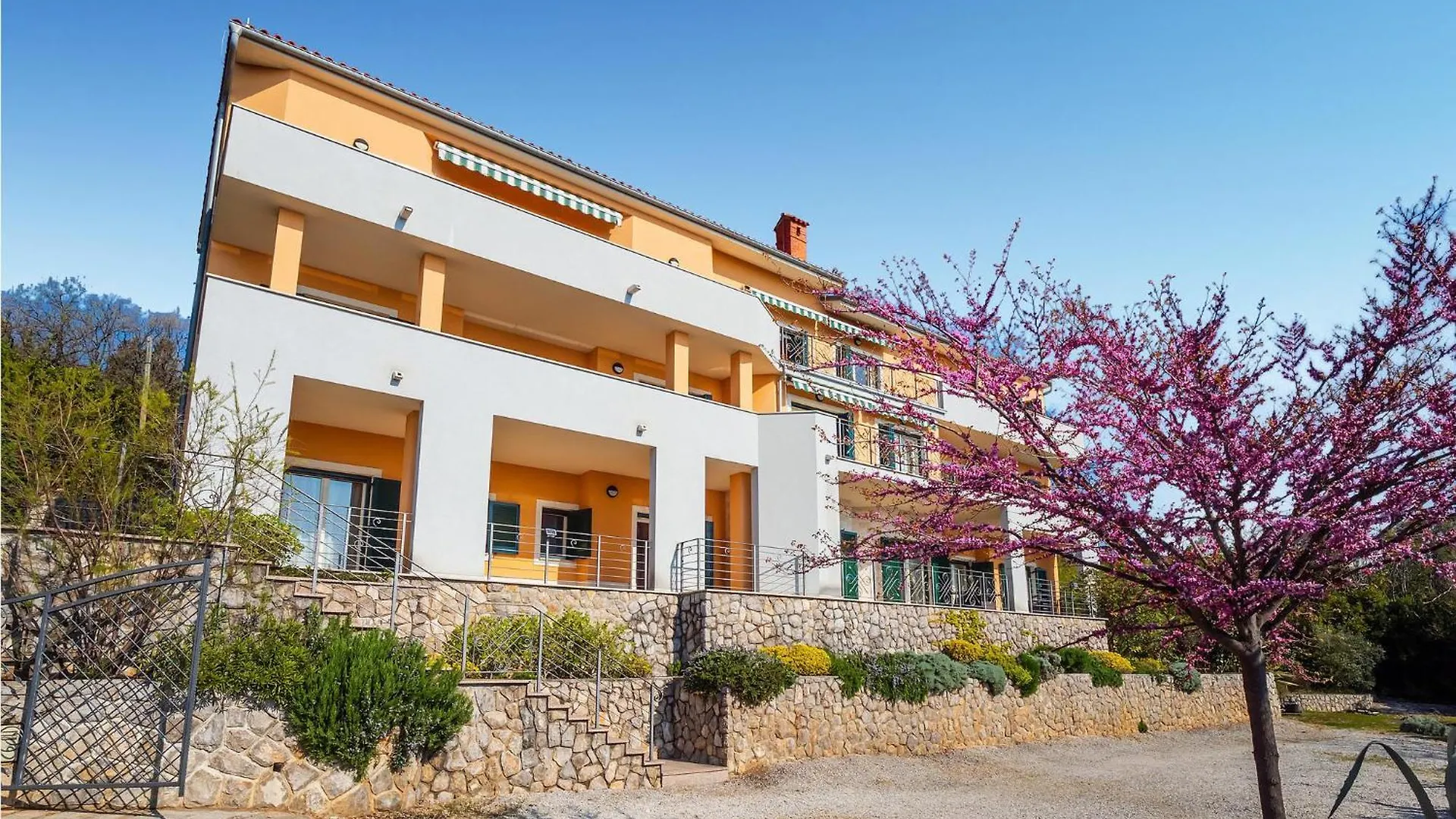 Beach Front Apartment In Mošćenička Draga