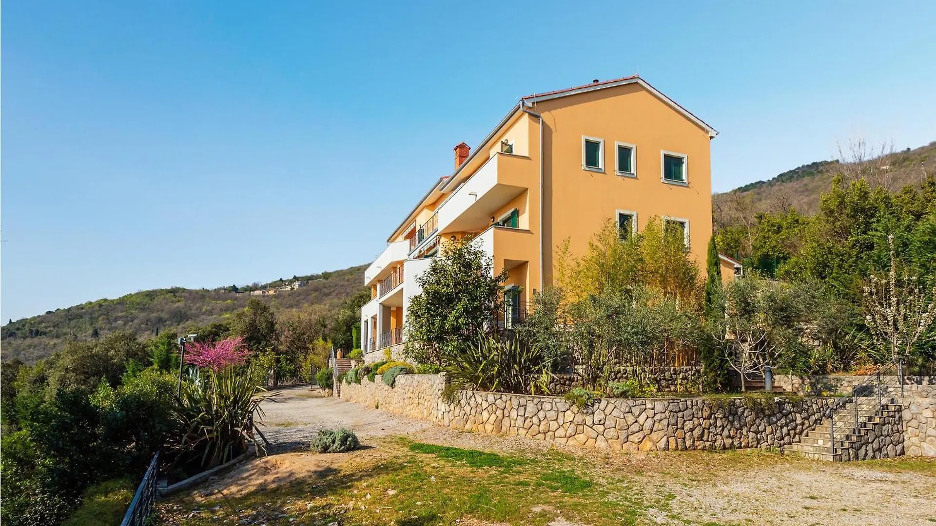 Beach Front Apartment In Mošćenička Draga קרואטיה